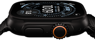 Apple Watch Ultra 3, vue latérale, boîtier en titane noir, boussole sur le cadran Orientation, bouton latéral et Digital Crown