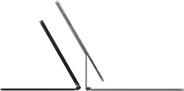 2 iPad Pro fixés au Magic Keyboard, vue latérale, profil fin, noir sidéral avec haut-parleurs et port USB-C, inclinés à mi-ouverture, argent, ouverts, inclinés vers l’arrière pour montrer le design suspendu de type cantilever du clavier, les hauts-parleurs et le micro